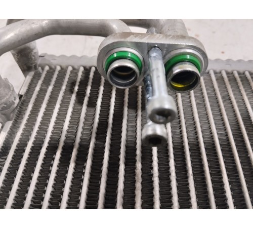 Радиатор кондиционера задний