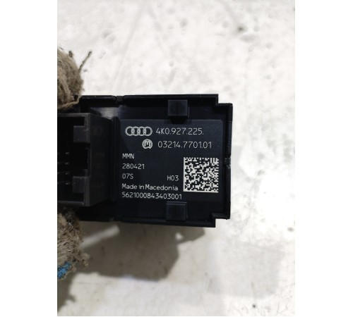 Кнопка стояночного тормоза