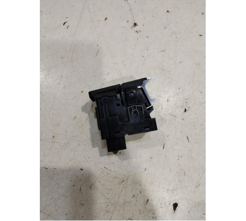 Кнопка стояночного тормоза