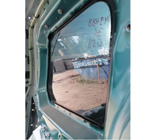 Стекло кузова левое глухое, форточка