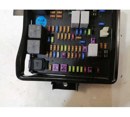 Блок реле и предохранителей салонный