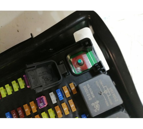 Блок реле и предохранителей салонный