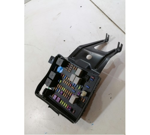 Блок реле и предохранителей салонный