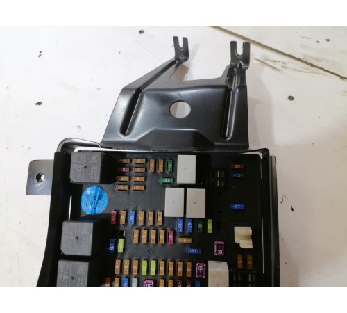 Блок реле и предохранителей салонный