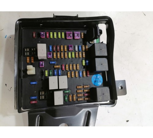 Блок реле и предохранителей салонный