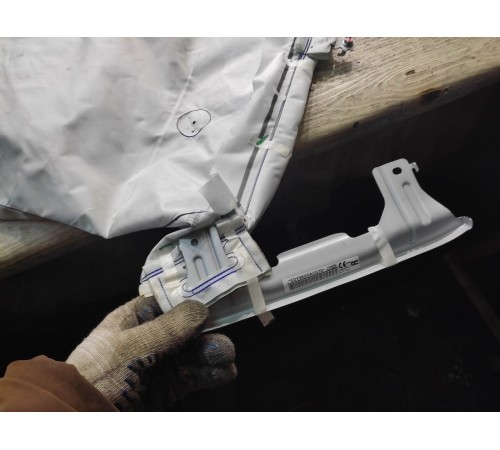 Боковая подушка безопасности (шторка) (правая)