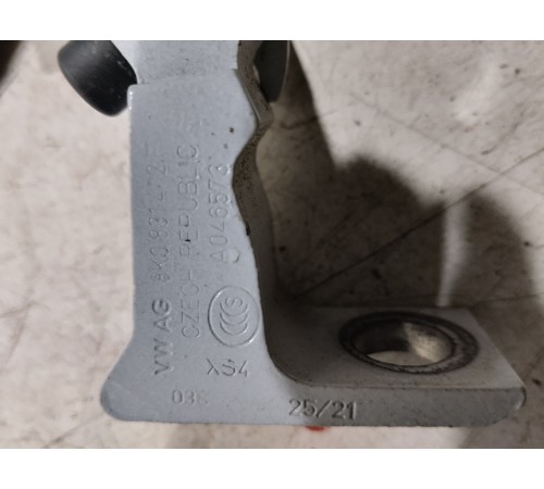 Петля двери(задняя правая верхняя)