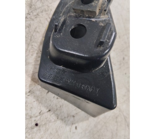 Кронштейн заднего бампера правый