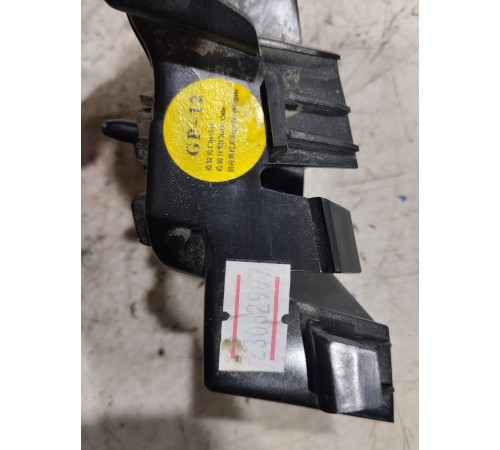 Кронштейн заднего бампера правый