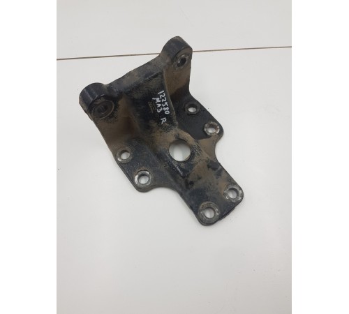 Кронштейн крепление рамы правый