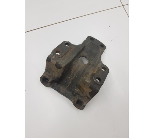 Кронштейн крепление рамы правый