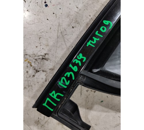 Уплотнитель стекла двери передний правый