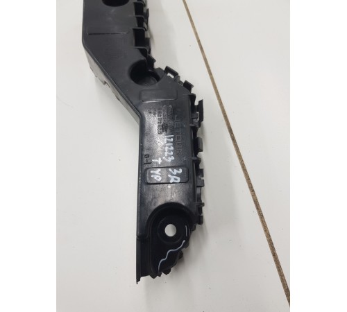 Кронштейн заднего бампера правый