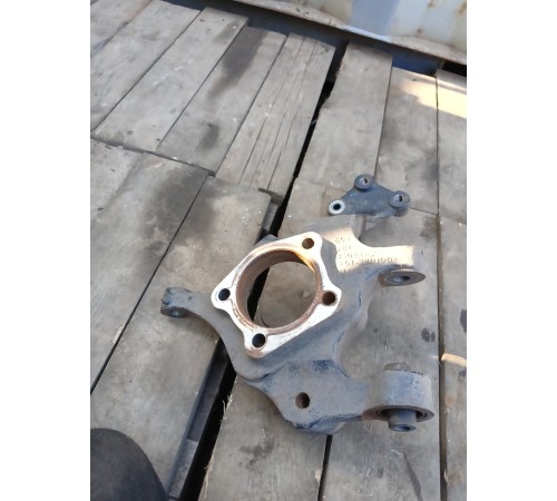 Кулак поворотный задний правый