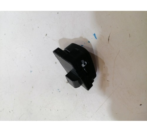 Кнопка центрального замка передняя левая