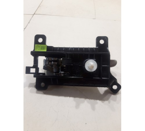 Ручка двери (задняя левая внутренняя)