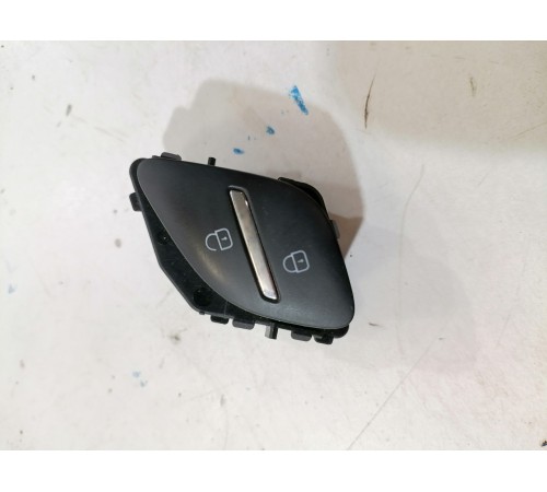 Кнопка центрального замка передняя левая