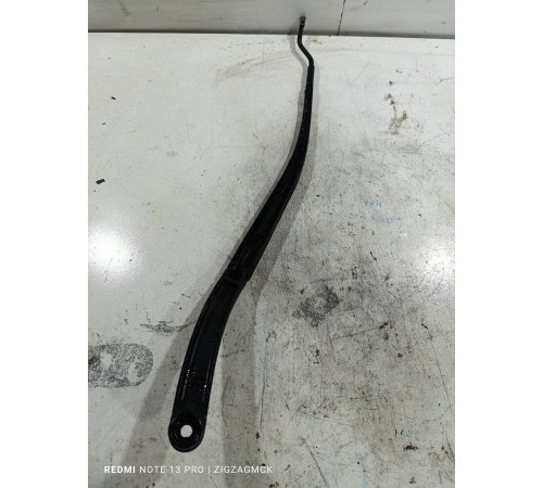 Поводок стеклоочистителя правый