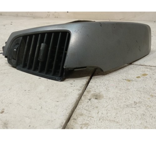 Дефлектор воздушный левый