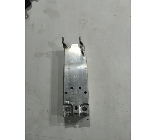 Кронштейн(крепление) Усилителя переднего бампера верхний