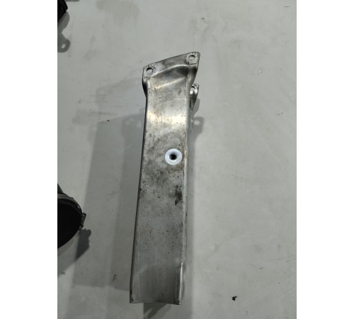 Кронштейн(крепление) Усилителя переднего бампера верхний