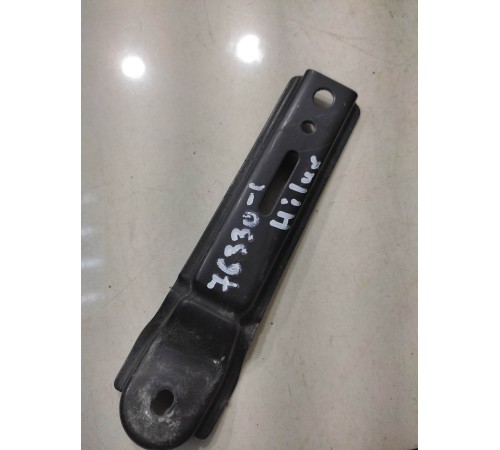 крепеж радиатора (верхний)