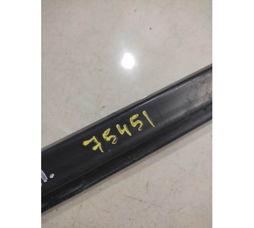 Уплотнитель стекла (передний, правый, внешний)