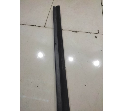 Уплотнитель стекла (передний, правый, внешний)