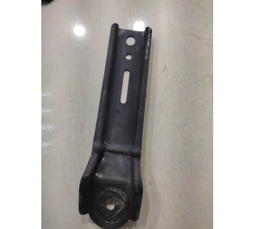 крепеж радиатора (верхний)