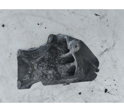 Кронштейн (крепление) двигателя левый