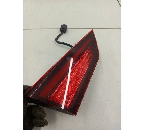 Фонарь крышки багажника левый внутренний