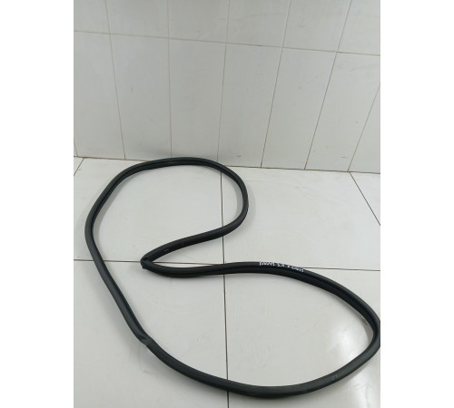 Уплотнитель двери задний правый