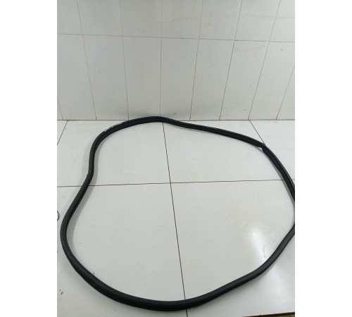 Уплотнитель двери задний правый