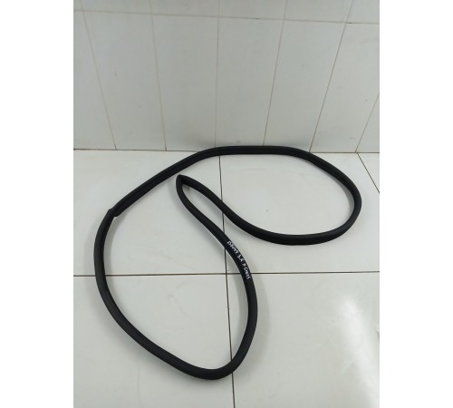 Уплотнитель двери задний правый