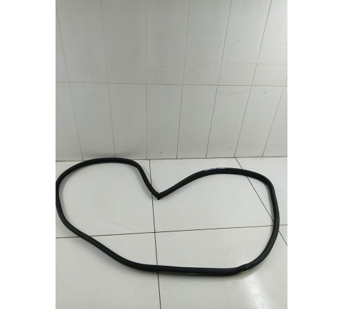 Уплотнитель двери задний правый