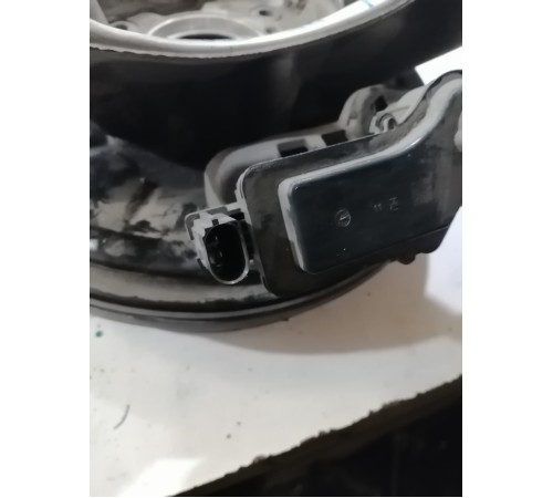 Кулак задний левый