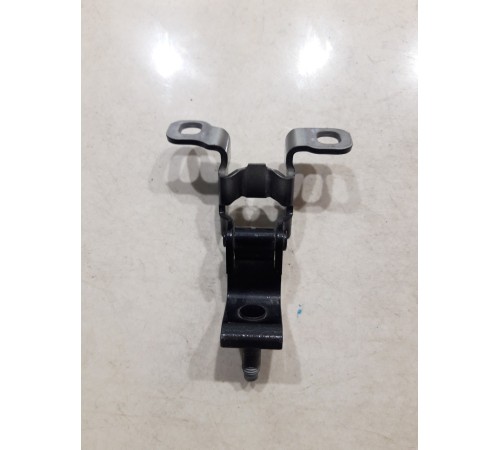 Петля крышки багажника(правая)