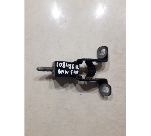 Петля крышки багажника(правая)