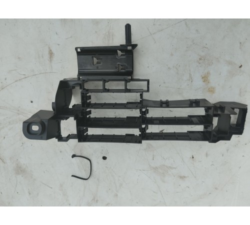 Крепление электропроводки предохранителей реле заднее левое