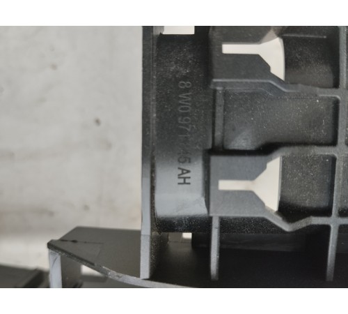 Крепление электропроводки предохранителей реле заднее левое