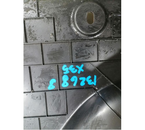 Накладка передней стойки правая нижняя