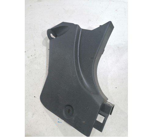 Накладка передней стойки правая нижняя