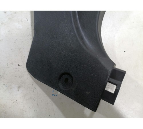 Накладка передней стойки правая нижняя