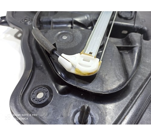 Стеклоподъемник (задний левый)