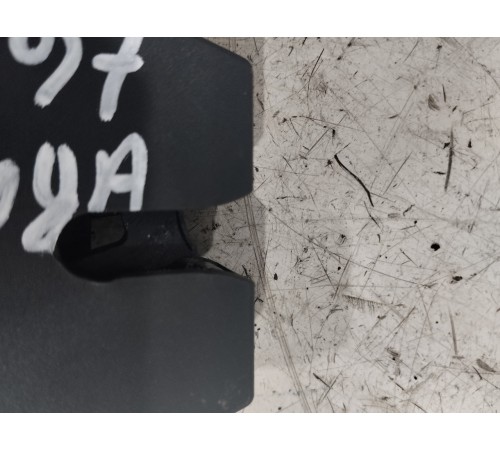 Замок крышки багажника