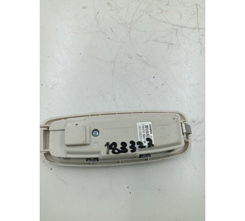 Плафон внутреннего освещения салона левый