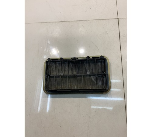 Вентиляционная решётка (задняя, левая)