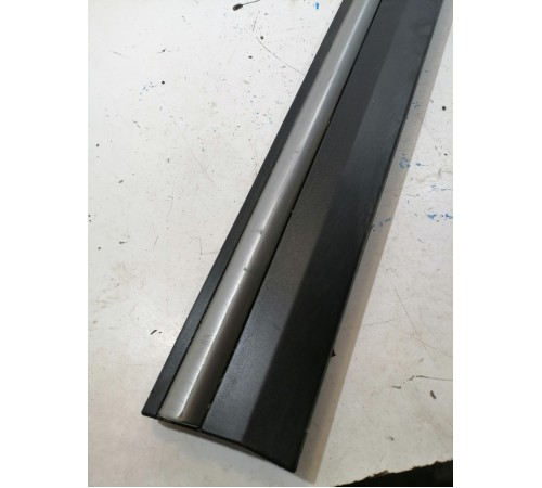 Накладка двери передняя левая нижняя