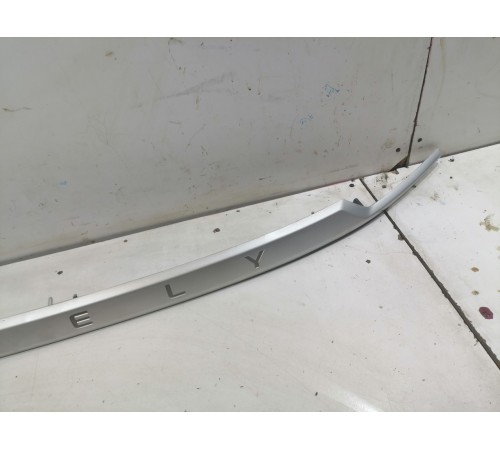 Накладка двери багажника