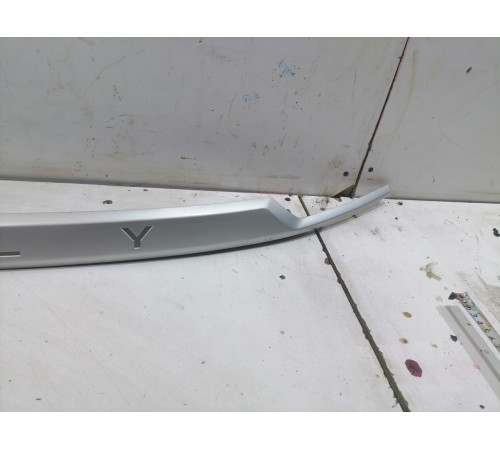 Накладка двери багажника